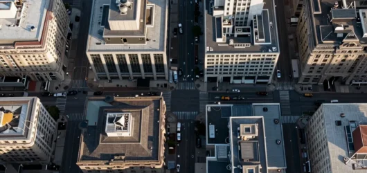 How Spatial Reasoning Shapes Daily Navigation in Urban Environments